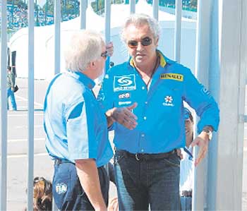 Briatore: "Hemos perdido un tiempo precioso por la FIA"