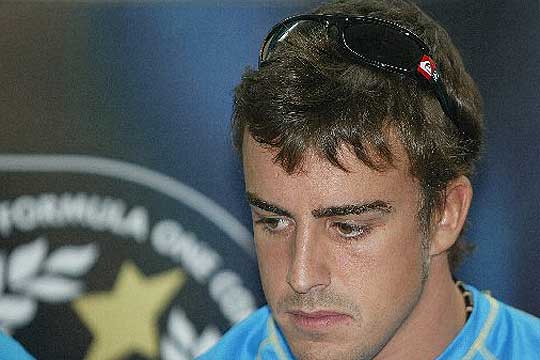 Alonso: "Schumacher ha anunciado su retirada, pero está claro cómo quieren que lo haga"