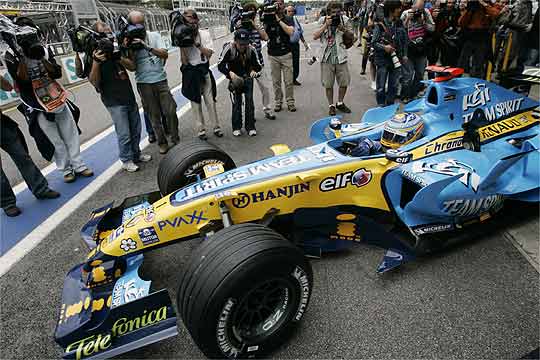 Alonso, a una décima de Schumacher en la segunda sesión libre