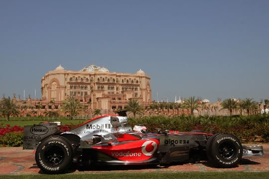 Alonso, estrella en una exhibición en Abu Dhabi
