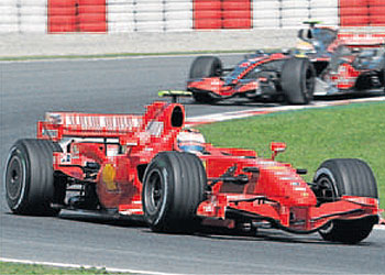 Ferrari advierte que dará guerra en la calificación