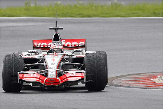 Alonso, a tres décimas de Massa en el segundo día de pruebas en Spa