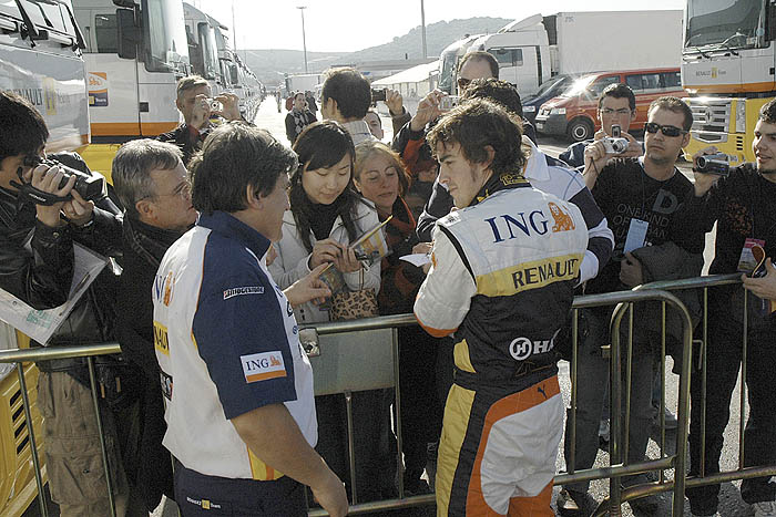 Alonso devuelve en dos días la ilusión a Renault