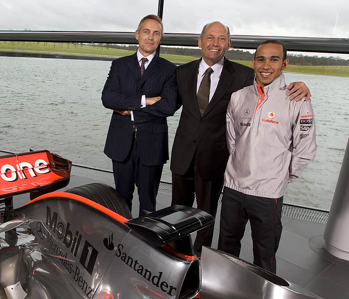 McLaren renueva a Hamilton hasta 2012