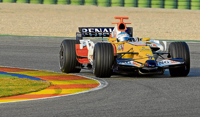 Alonso ya es más rápido con el R28 que los BMW