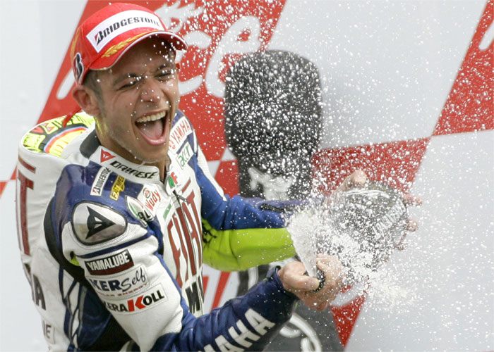 El italiano Valentino Rossi renueva con Yamaha hasta 2010