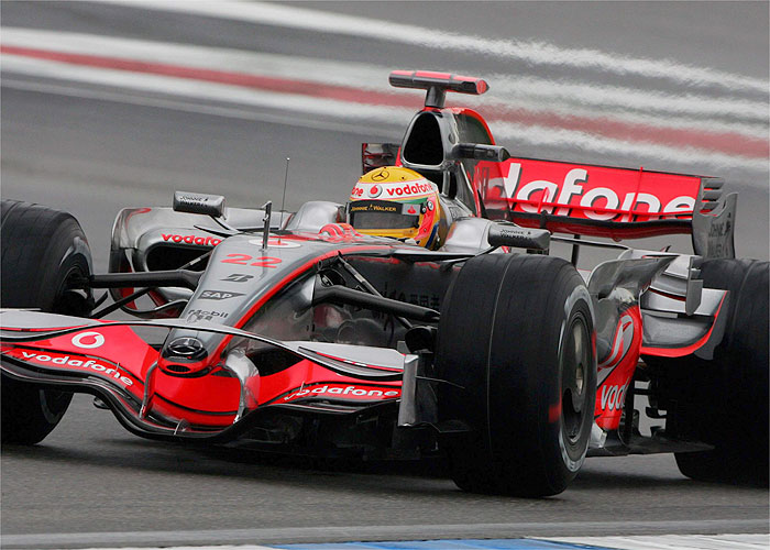 El motor del McLaren de Hamilton supera el examen de la FIA