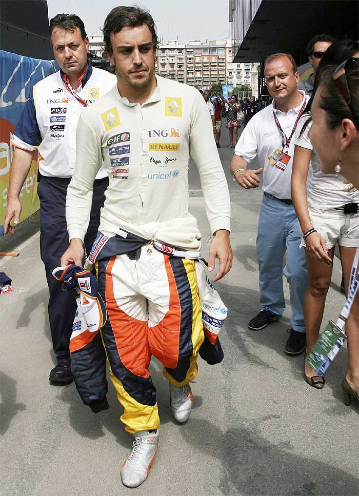 Alonso, fuera de la carrera