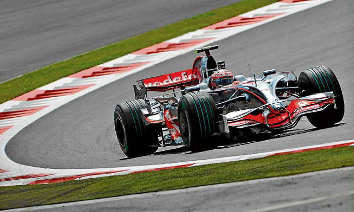 Kovalainen se queja del diferente trato de McLaren
