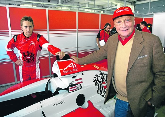 Lauda critica los coches de 2009
