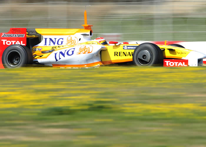 Alonso supera un problema en el motor y termina quinto
