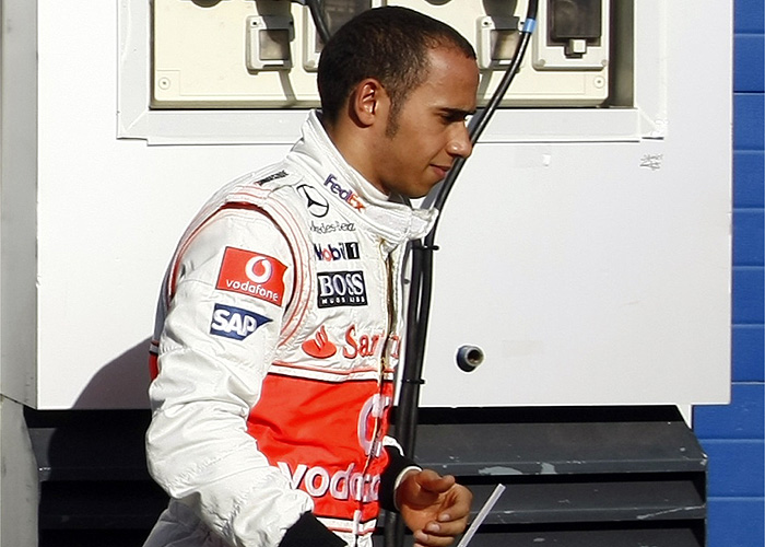 Hamilton: "El coche de este año está por detrás del resto en cuanto a desarrollo"