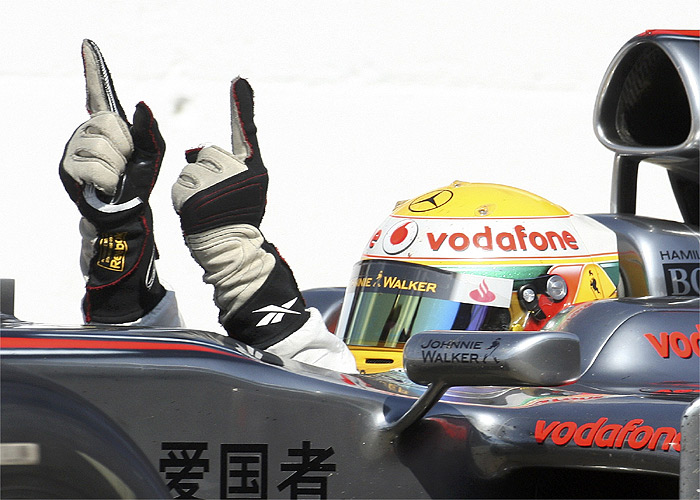 Hamilton gana en Hungría con retirada de Alonso y Alguersiari decimoquinto