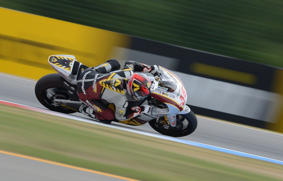 Mika Kallio gana en Moto2 y Pol Espargaró salva los muebles
