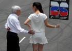 Bernie Ecclestone y las personas que tocan