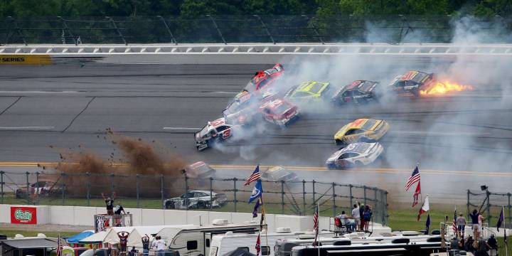 ¡La NASCAR se convierte en una chatarrería! Caos en Talladega.
