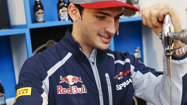 Carlos Sainz, piloto de Toro Rosso, durante un acto de Estrella Galicia en Barcelona.