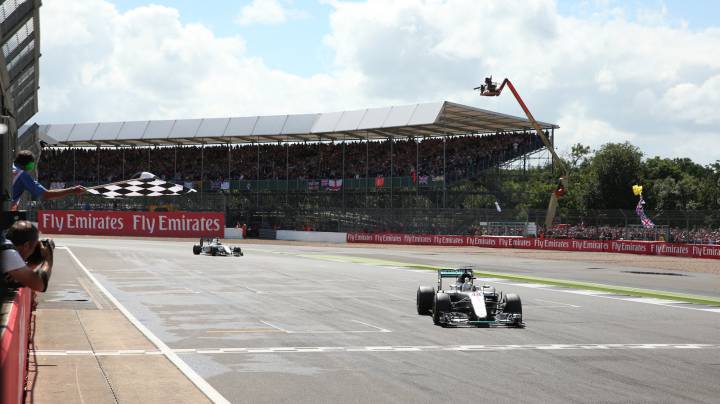 Hamilton ratifica la pole y se queda con el GP de Silverstone