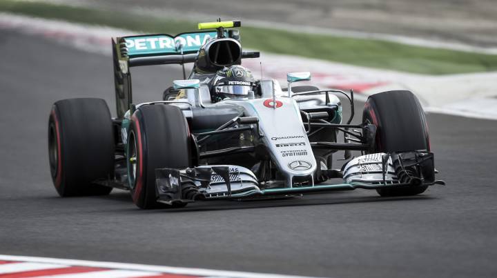 Verstappen asusta a Rosberg y Alonso sigue arriba