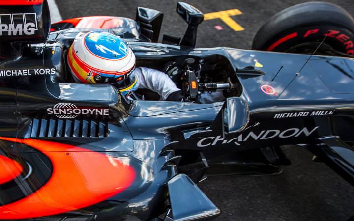 Alonso: "Estar justo tras Red Bull es el objetivo desde Singapur"