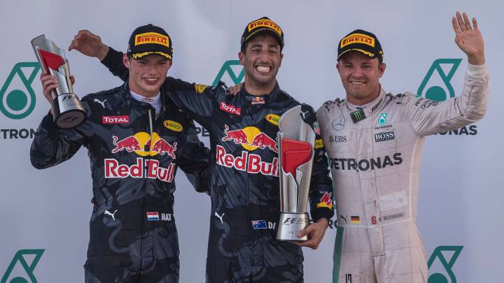 Ricciardo gana, Hamilton rompe y Alonso regala esperanza