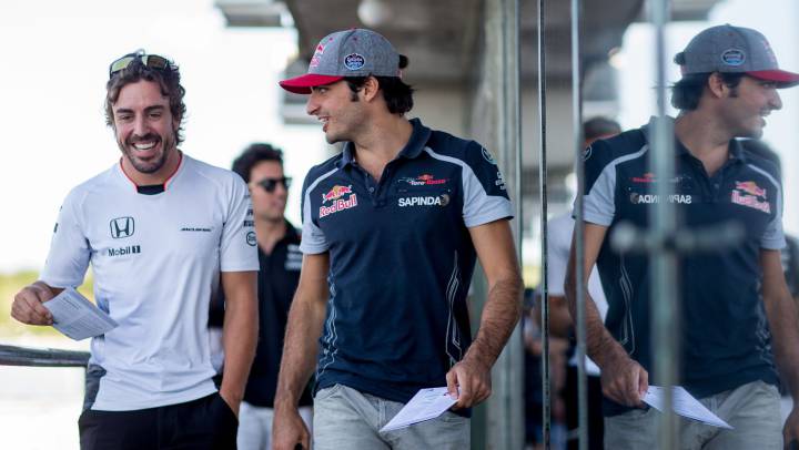 Carlos Sainz a Fernando Alonso: "Nos vamos a divertir en 2017".
