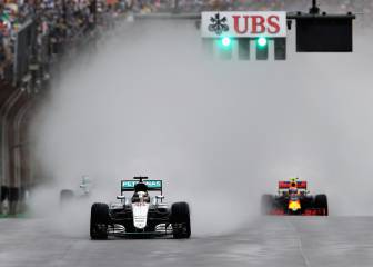 Hamilton sets up title decider with win in wet Brazil