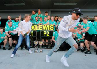 Hamilton lidera con Rosberg marcando de cerca, Alonso 11º