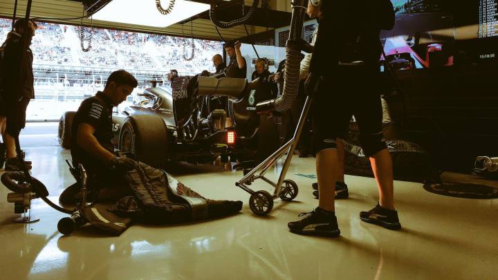 Mercedes quiere sentar a Rossi y Ogier en su monoplaza