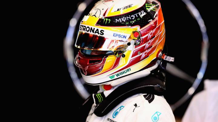 Lewis Hamilton en el box de Mercedes durante el GP de Australia.