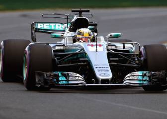 Hamilton grabs Aussie GP pole