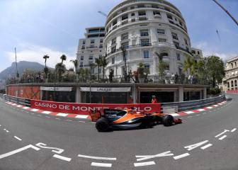 Alonso sorprende a Button por la radio: 