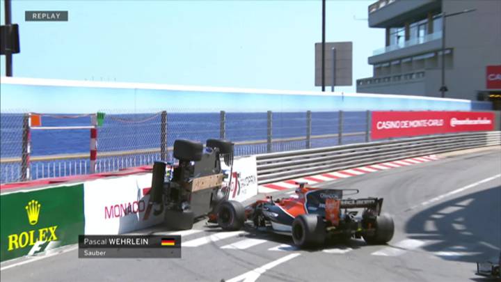 Extraño accidente de Jenson Button y Pascal Wehrlein