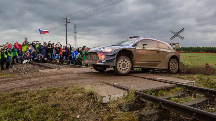 Thierry Neuville (Hyundai) en el Rally de Polonia. 