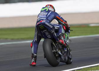 Maverick recupera sensaciones y golpea primero en Silverstone