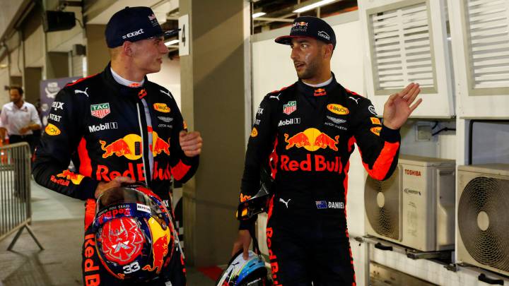 Daniel Ricciardo con Max Verstappen en Singapur.