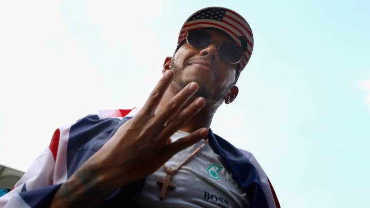 Lewis Hamilton celebrando su cuarto título en México.