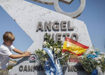 La junta de Castilla y León dedica una placa a Ángel Nieto