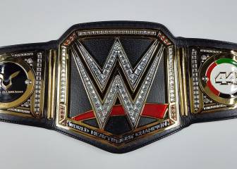 La WWE regala a Hamilton su propio cinturón de campeón