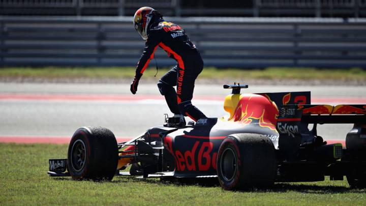 Daniel Ricciardo abandona con el Red Bull en Austin.