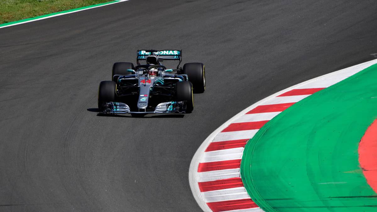 Hamilton vuela, Sainz y Alonso terminan en los puntos