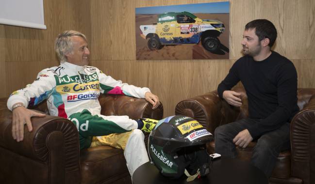 Jesús Calleja habla con Jesús Balseiro, de As.