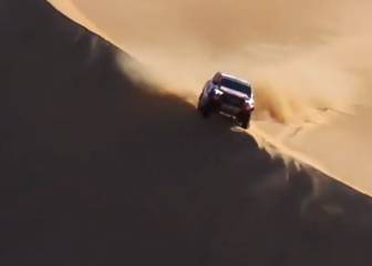 El mejor Alonso ya está en el Dakar: tremendo su vídeo surfeando esta duna