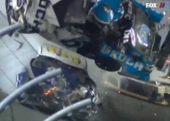 Terror en la NASCAR: Un carro cruza la pista y acaba arrollado