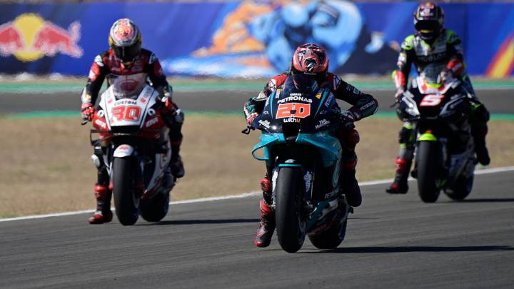 Maverick pierde la pole al pisar lo verde y la hereda Quartararo