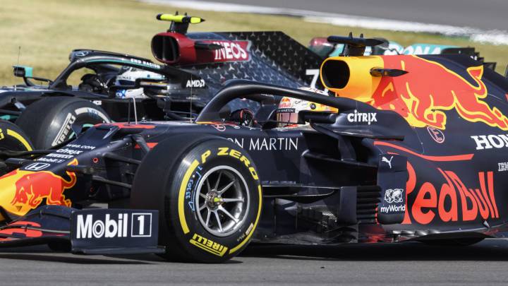 Valtteri Bottas (Mercedes W11) y Max Verstappen (Red Bull RB16). Silverstone, F1 2020.