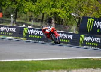 Miller lidera una jornada sólo de tanteo por culpa de la lluvia