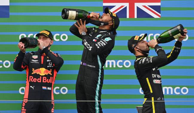 Verstappen, Hamilton y Ricciardo, en el podio de Nurburgring.