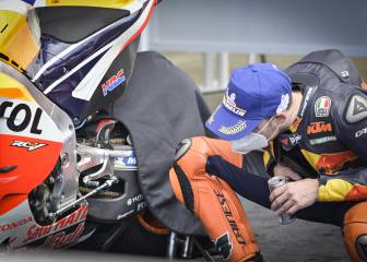 El espía 44 vigila la Honda de los hermanos Márquez