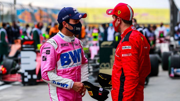 Sergio Pérez y Sebastian Vettel charlan en Turquía. F1 2020. 